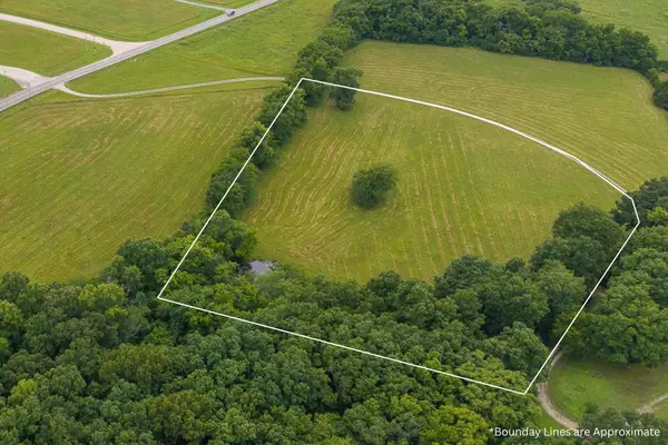 4 State Highway 32, Stockton, MO 65785
