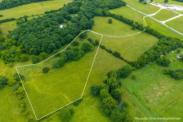 10 State Highway 32, Stockton, MO 65785