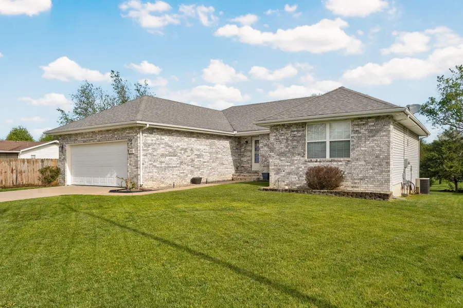 991 W Bates Drive, Nixa, MO 65714 - #3