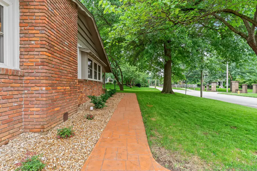 1248 S Fremont Avenue, Springfield, MO 65804 - #3