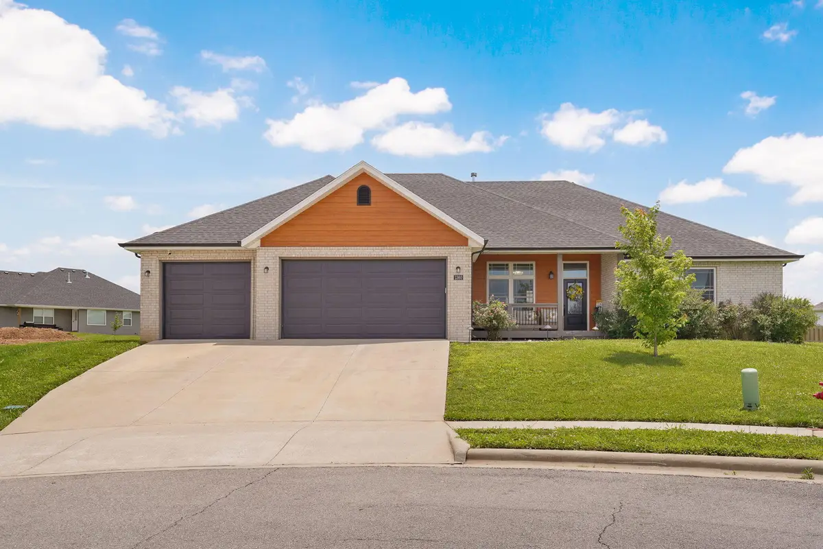 1360 N Rainbow Court, Nixa, MO 65714 - #1