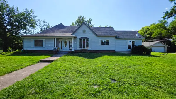 517 S Adams Avenue, Aurora, MO 65605