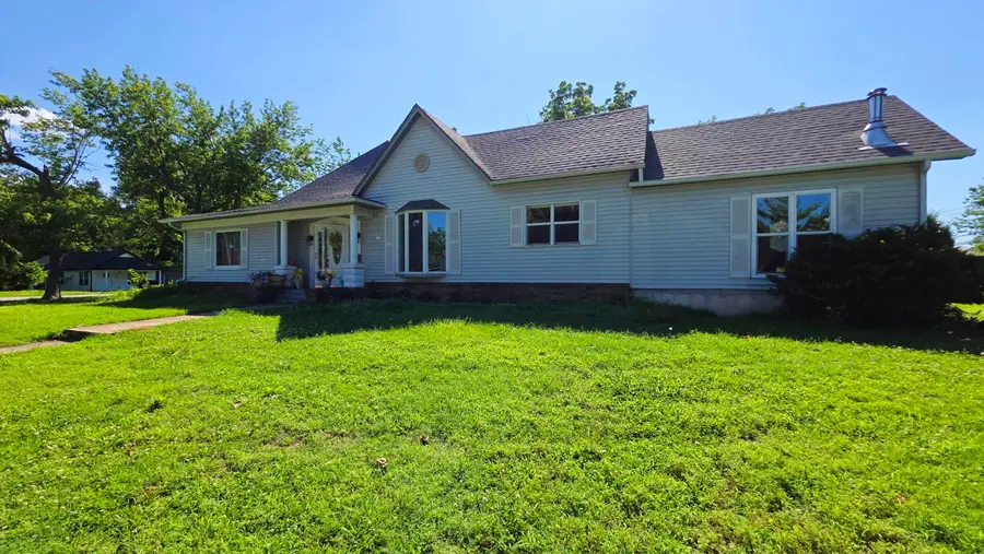 517 S Adams Avenue, Aurora, MO 65605 - #2