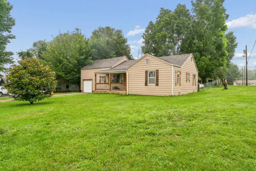 443 E Burford Street, Marshfield, MO 65706 - #2
