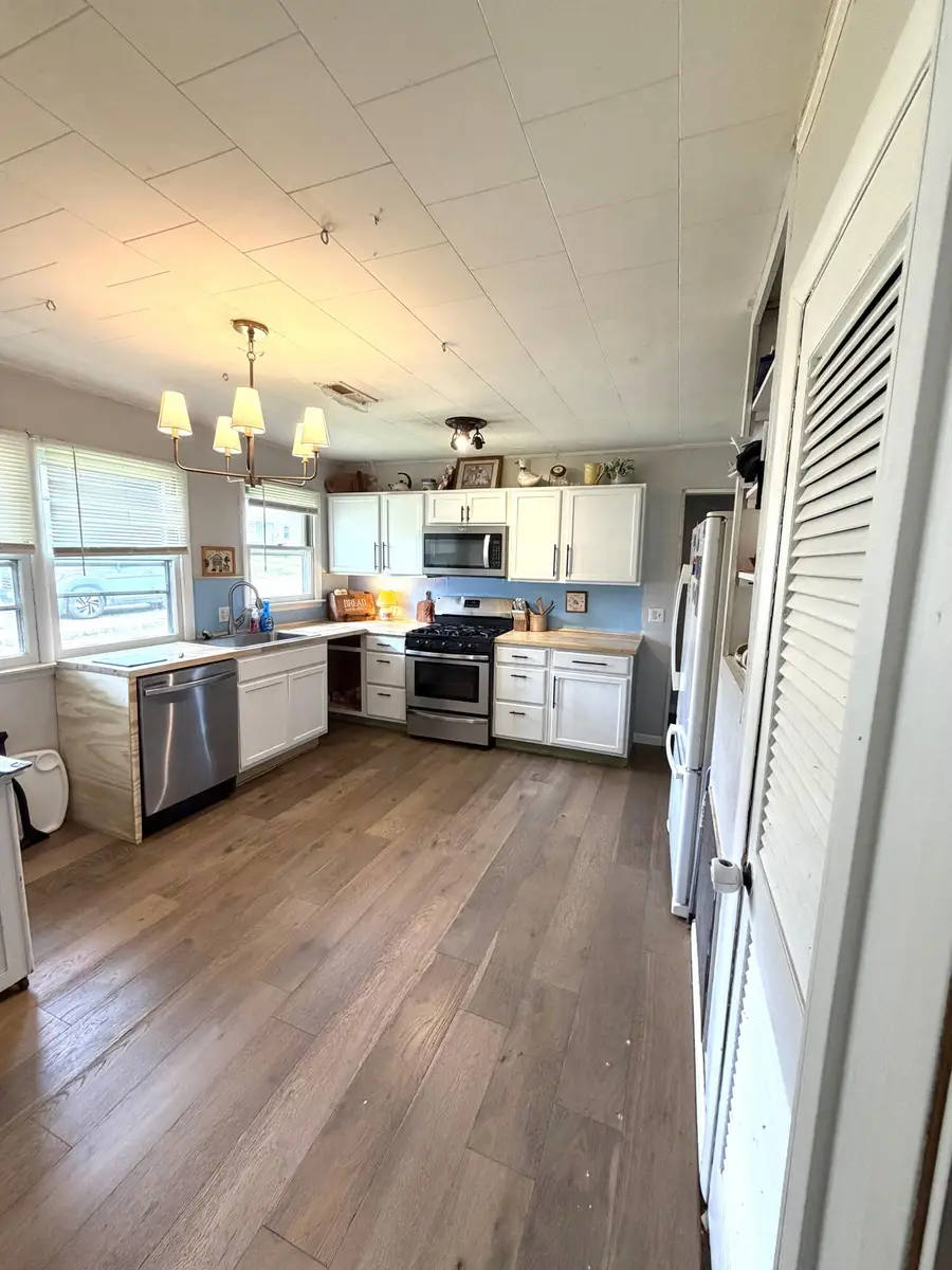 221 E 3rd Street, Mountain View, MO 65548 - #3