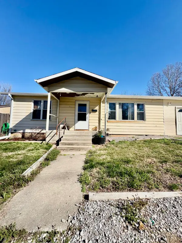 111 W Lee Street, Aurora, MO 65605