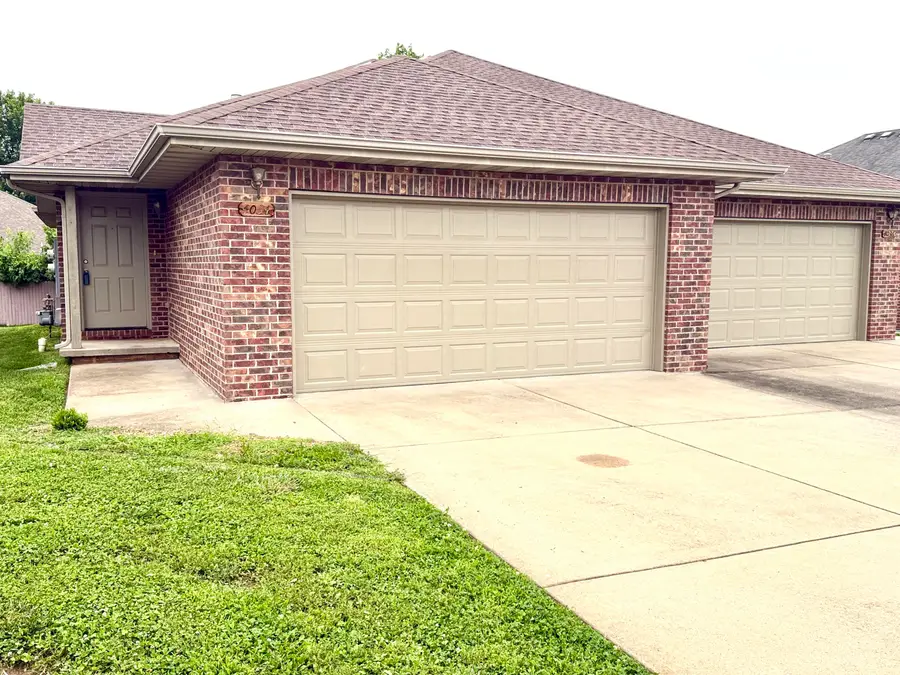 4034 S Fort Avenue, Springfield, MO 65807 - #2