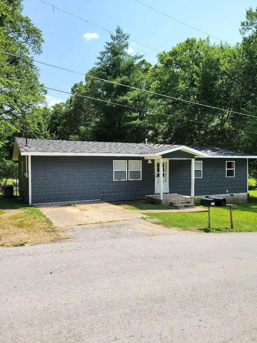 1313 E Benton Avenue, Ava, MO 65608 - #2