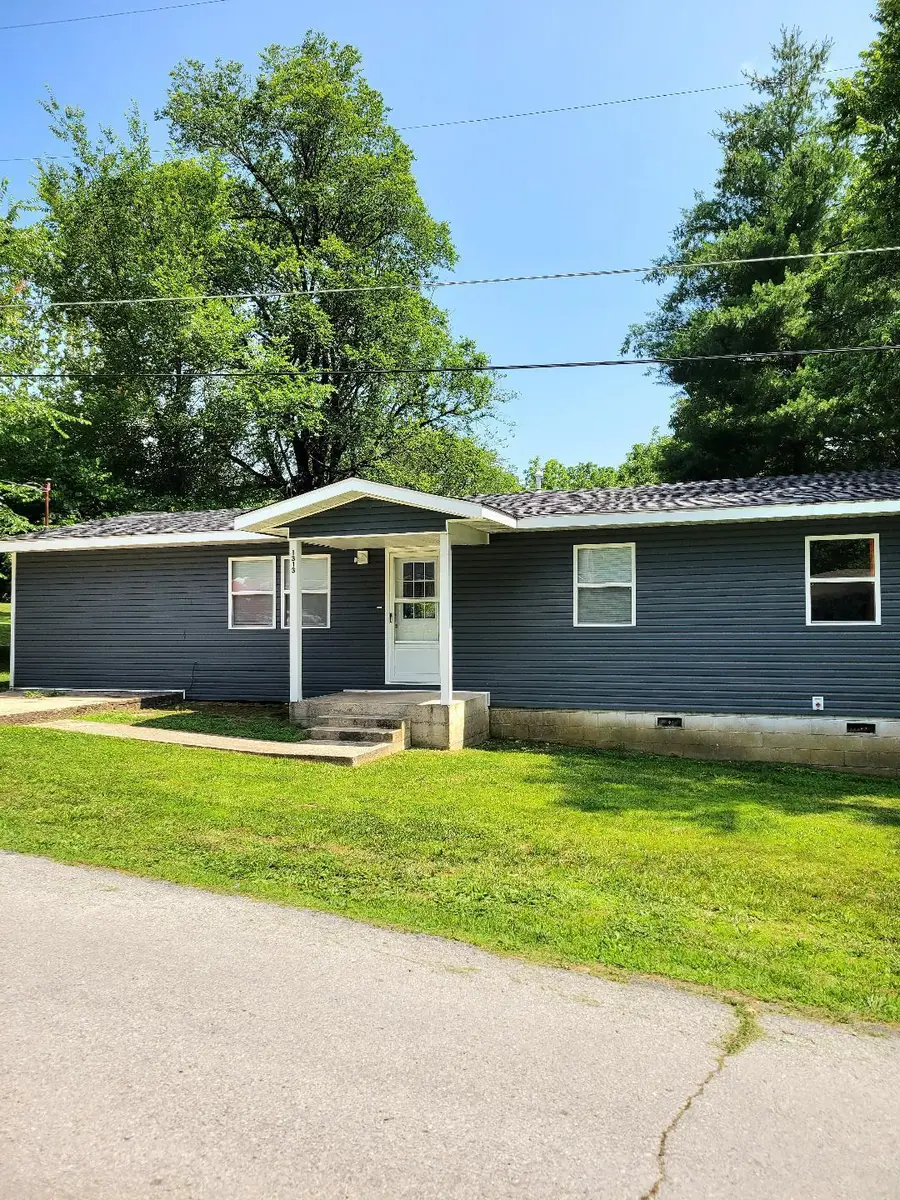 1313 E Benton Avenue, Ava, MO 65608 - #3