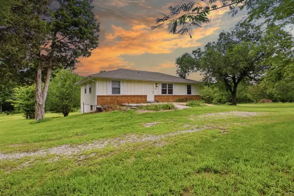 6815 Us-54, Collins, MO 64738