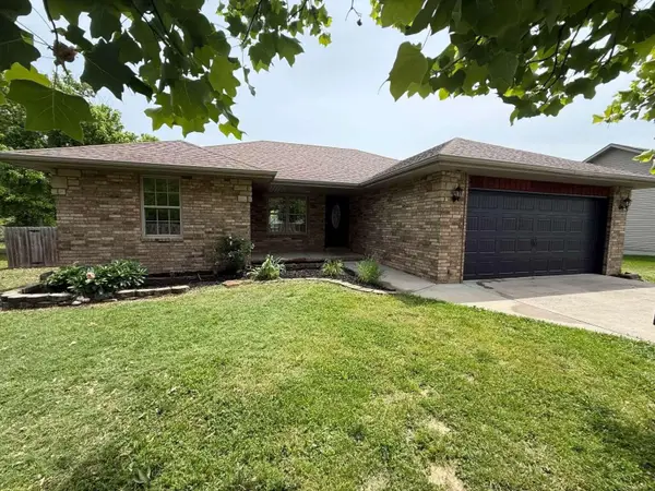 1904 S 14th Avenue, Ozark, MO 65721