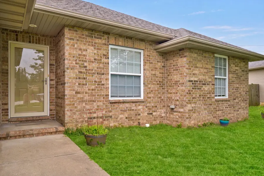 772 S Hackberry Avenue, Nixa, MO 65714 - #3