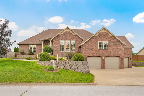 2001 N 7th Avenue, Ozark, MO 65721
