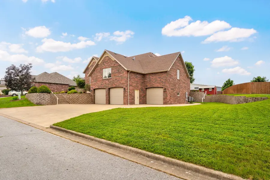 2001 N 7th Avenue, Ozark, MO 65721 - #2