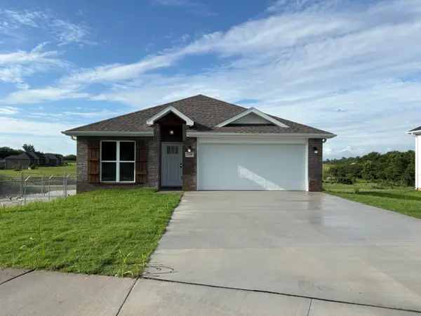 1448 E Charlton Street, Republic, MO 65738