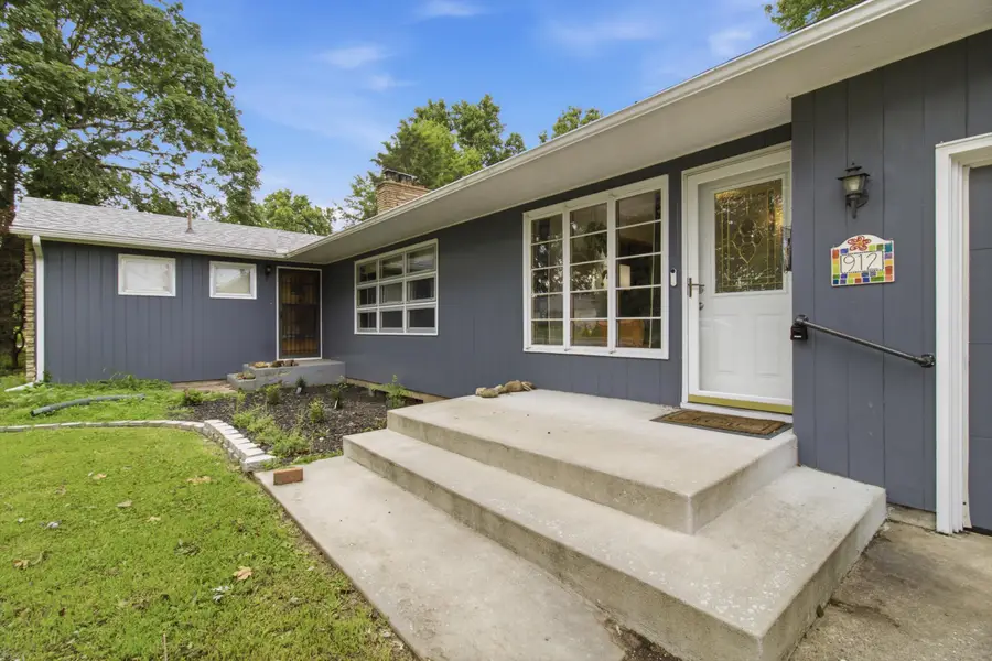 912 W Pleasant Street, Aurora, MO 65605 - #3