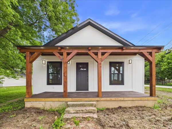 214 S Locust Street, Buffalo, MO 65622