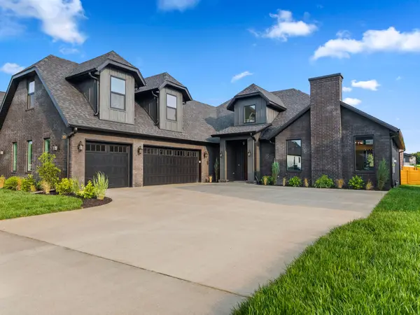 1834 E Skyline Avenue, Ozark, MO 65721