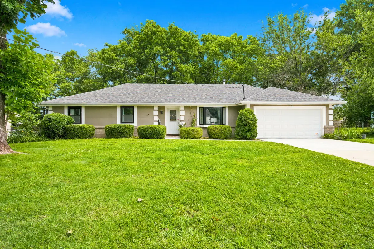 1105 E Canterbury Lane, Springfield, MO 65810 - #1