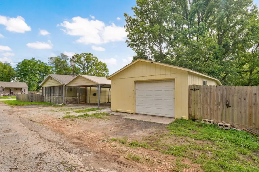 2418 W Lynn Street, Springfield, MO 65802 - #3