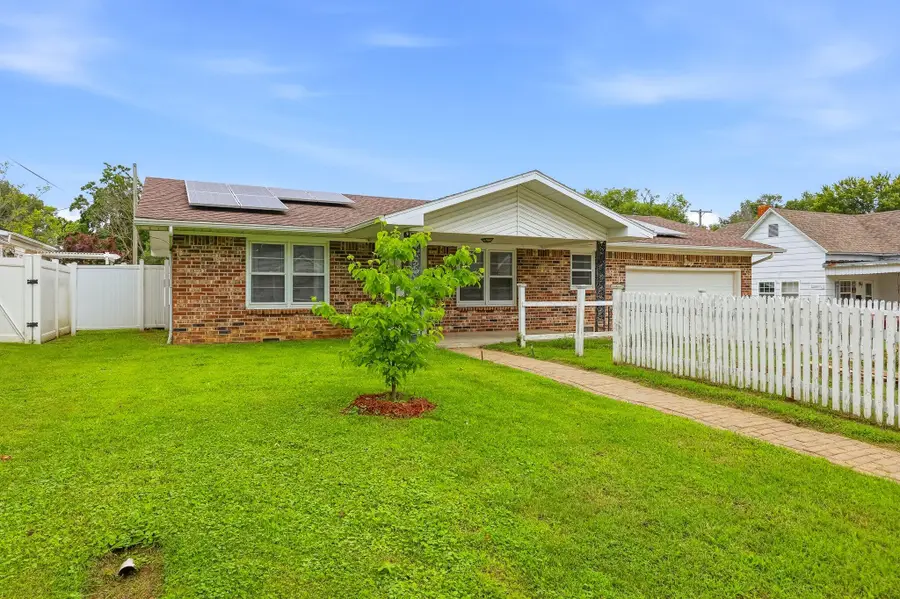 331 E Olive Street, Bolivar, MO 65613 - #2