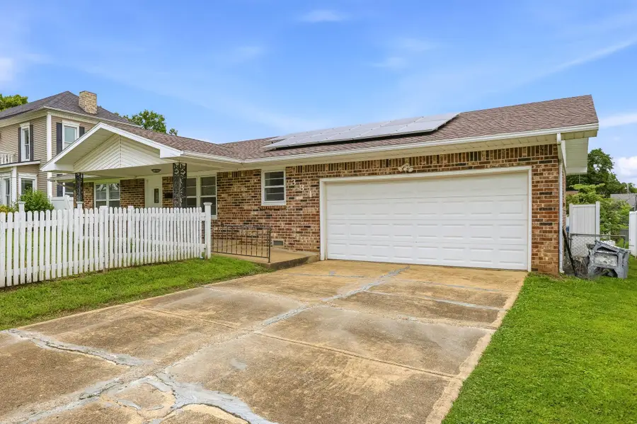 331 E Olive Street, Bolivar, MO 65613 - #3
