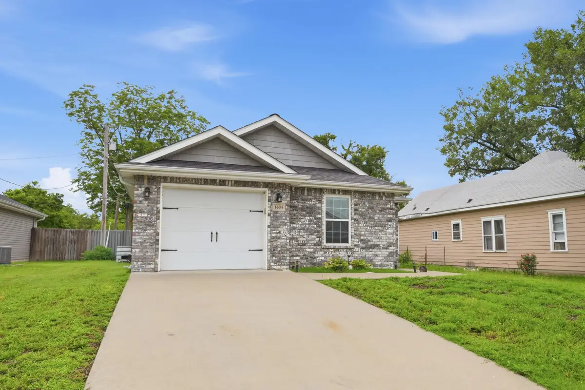 1604 S Minnesota Avenue, Joplin, MO 64804 - #1