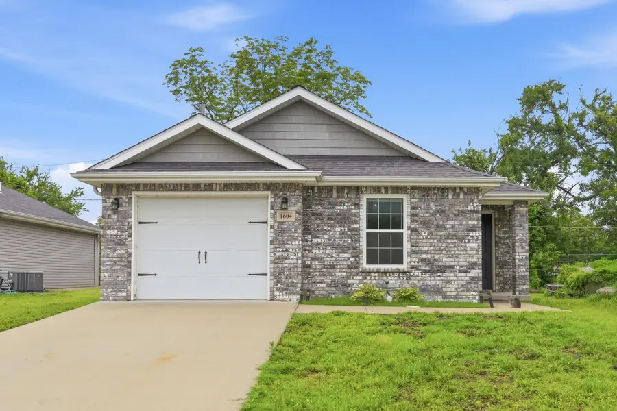 1604 S Minnesota Avenue, Joplin, MO 64804 - #2