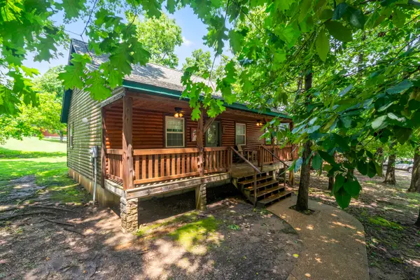 807 E Surf Street, Stockton, MO 65785