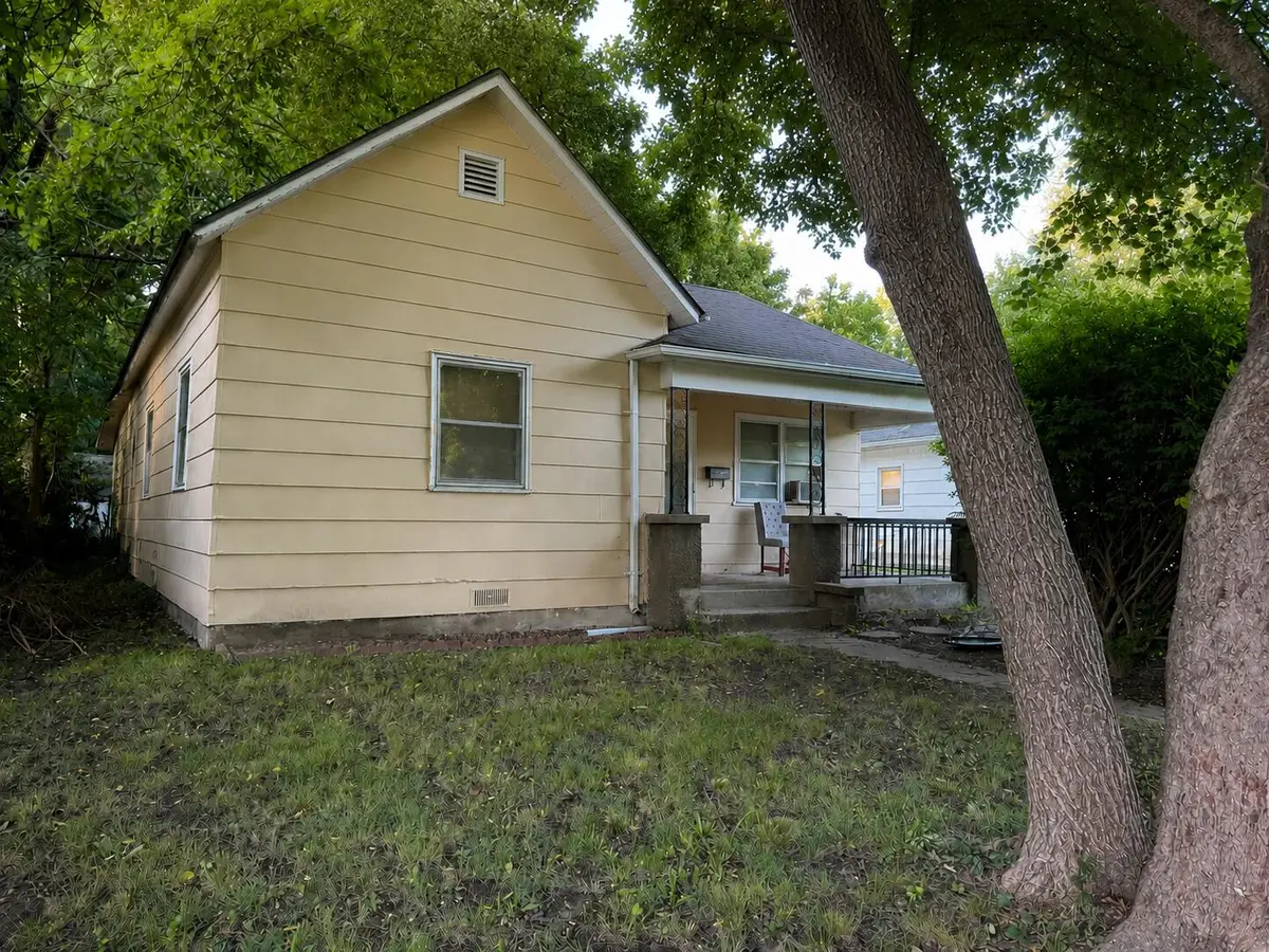 1049 E Pacific Street, Springfield, MO 65803 - #1
