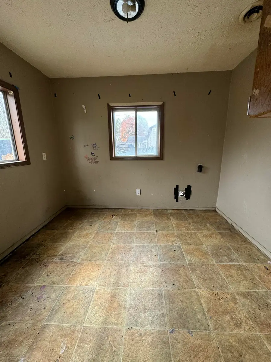 910 S Newton Avenue, Springfield, MO 65806 - #3