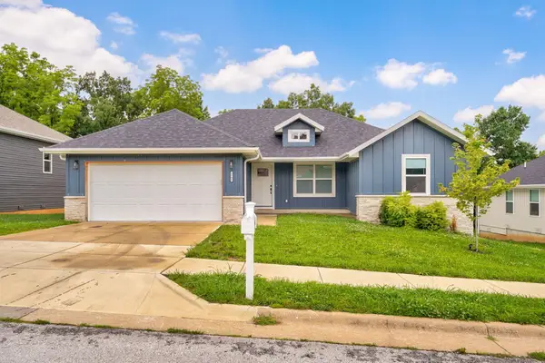 1506 W Parkview Avenue, Ozark, MO 65721