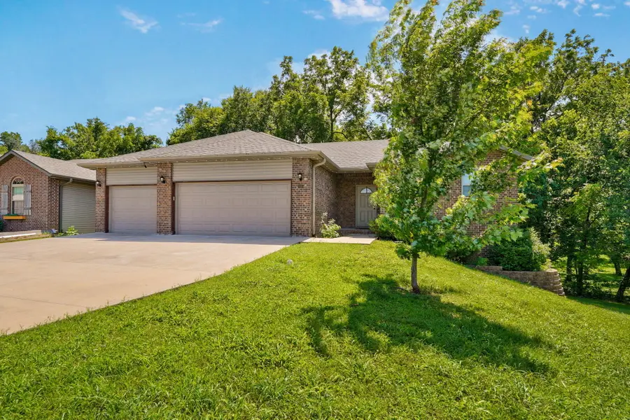 3031 N Albertha Avenue, Springfield, MO 65803 - #2