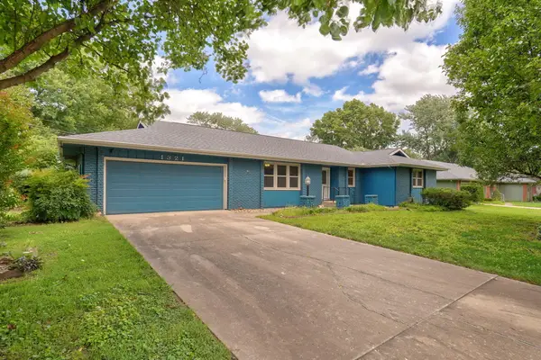 1321 E Walnut Lawn Street, Springfield, MO 65804