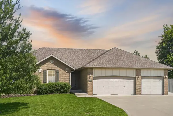 1208 S Jaylin Avenue, Springfield, MO 65802