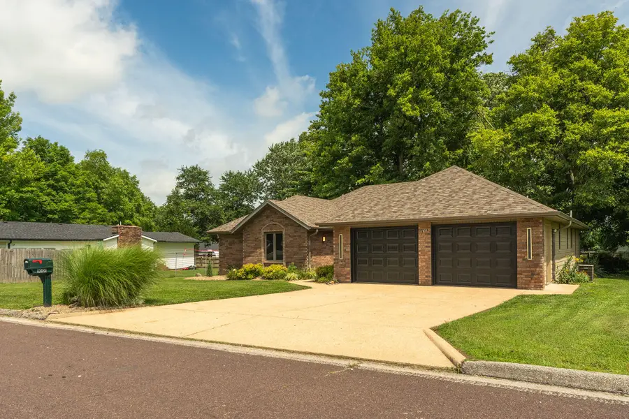 1001 E 9th Street, Mountain Grove, MO 65711 - #2