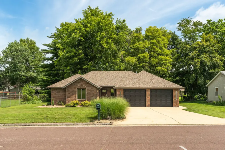 1001 E 9th Street, Mountain Grove, MO 65711 - #3