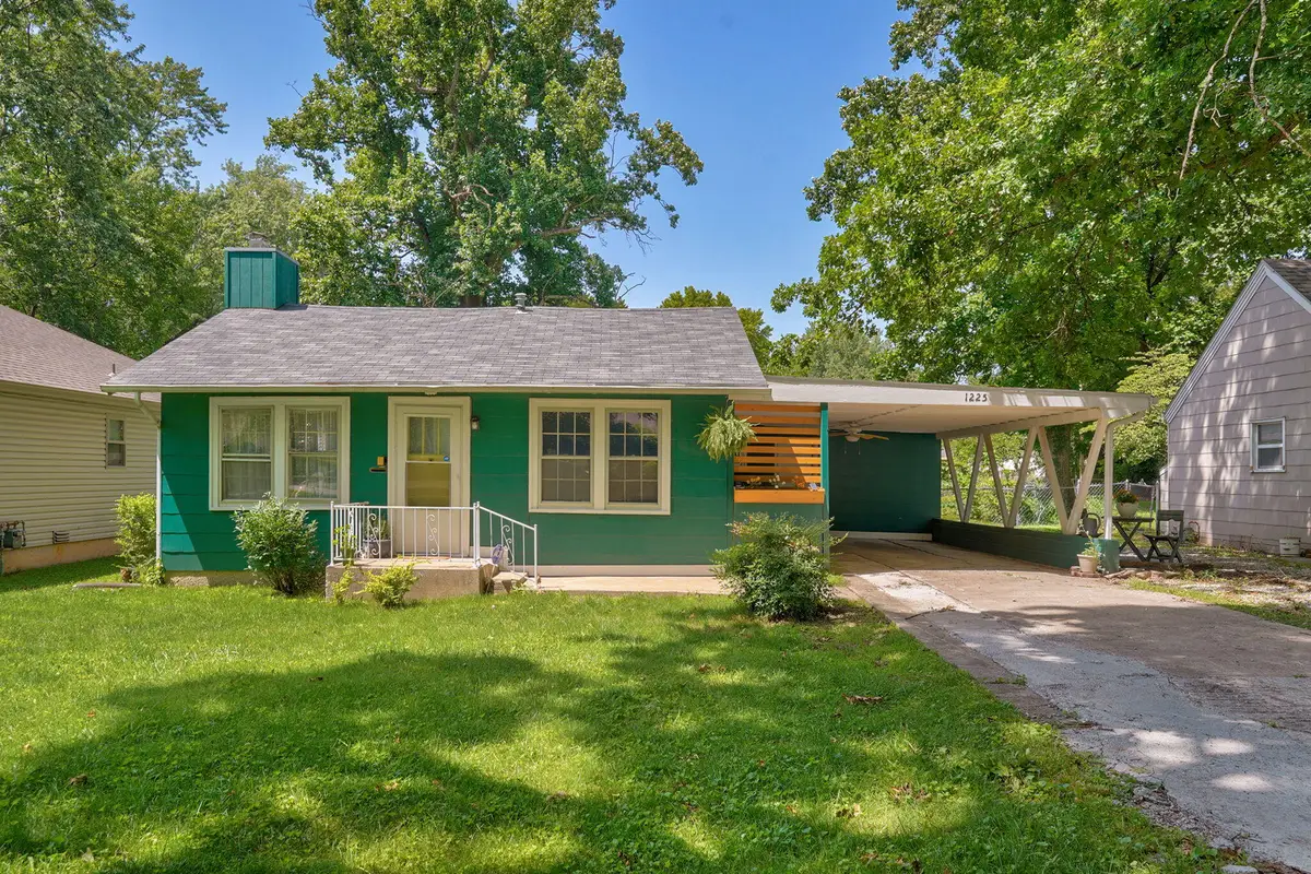 1225 E Stanford Street, Springfield, MO 65804 - #1