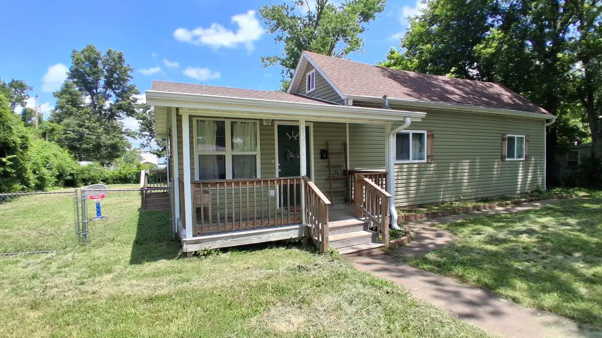 129 W Cline Street, Aurora, MO 65605 - #1