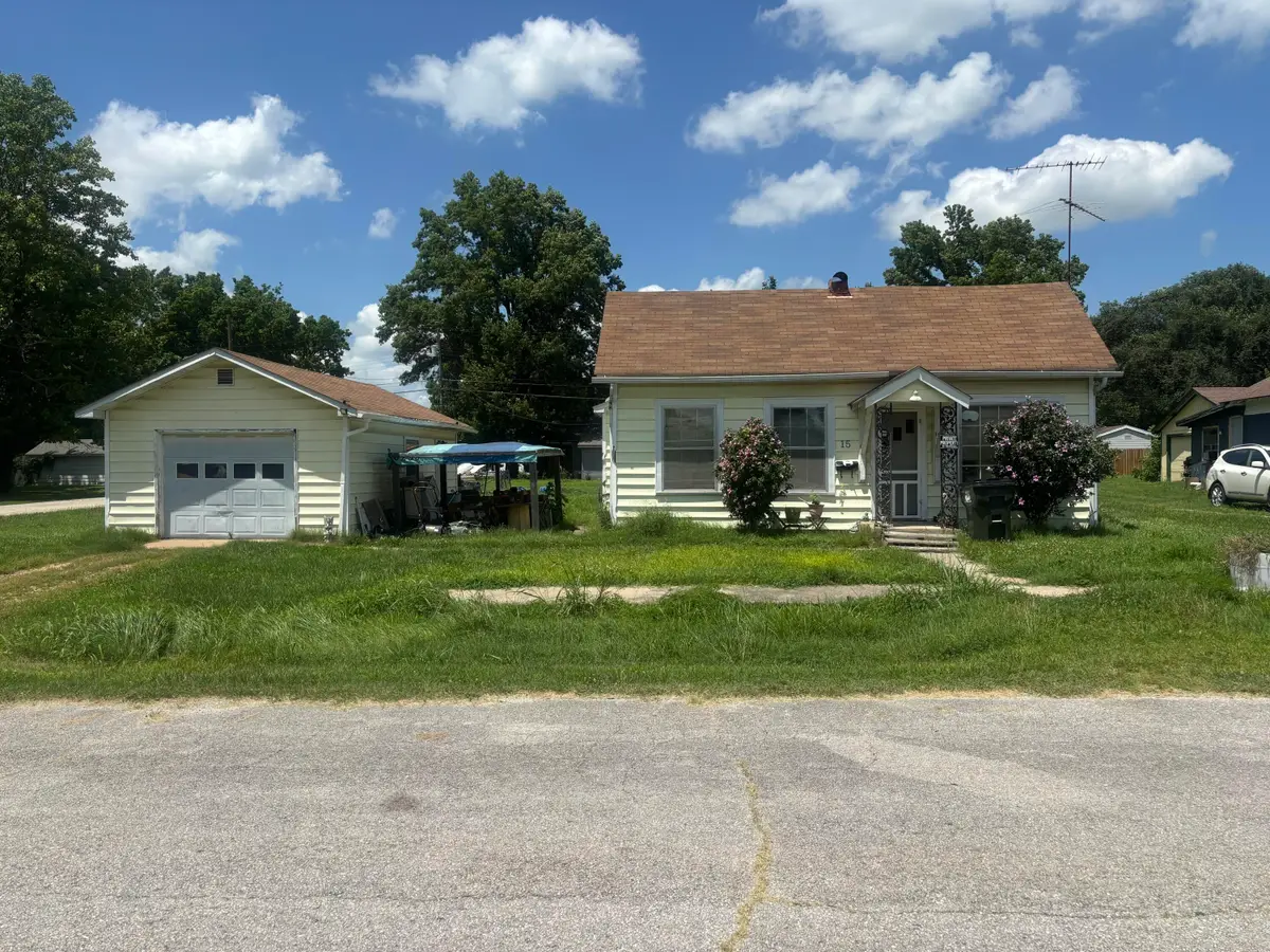 15 W Lee Street, Aurora, MO 65605 - #1