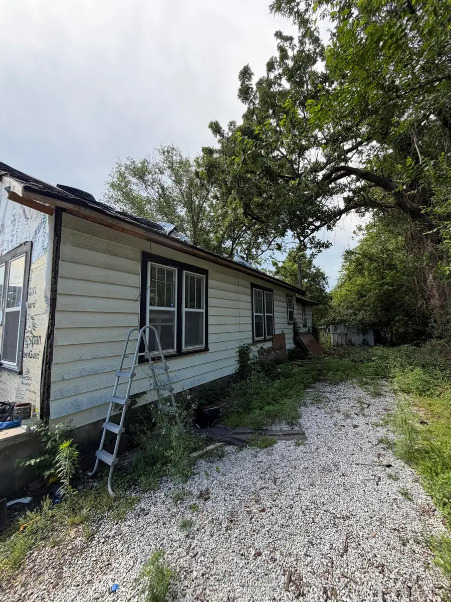 2027 W Thoman Street, Springfield, MO 65803 - #3