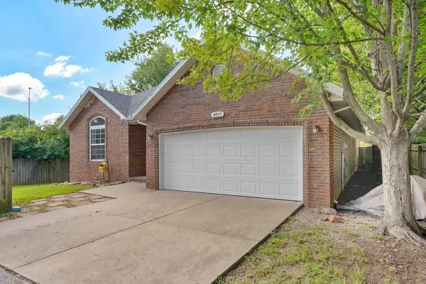 3977 W Beechwood Street, Springfield, MO 65807