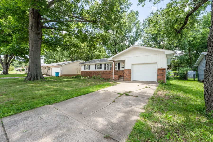 304 E Broadmoor Street, Springfield, MO 65807 - #2