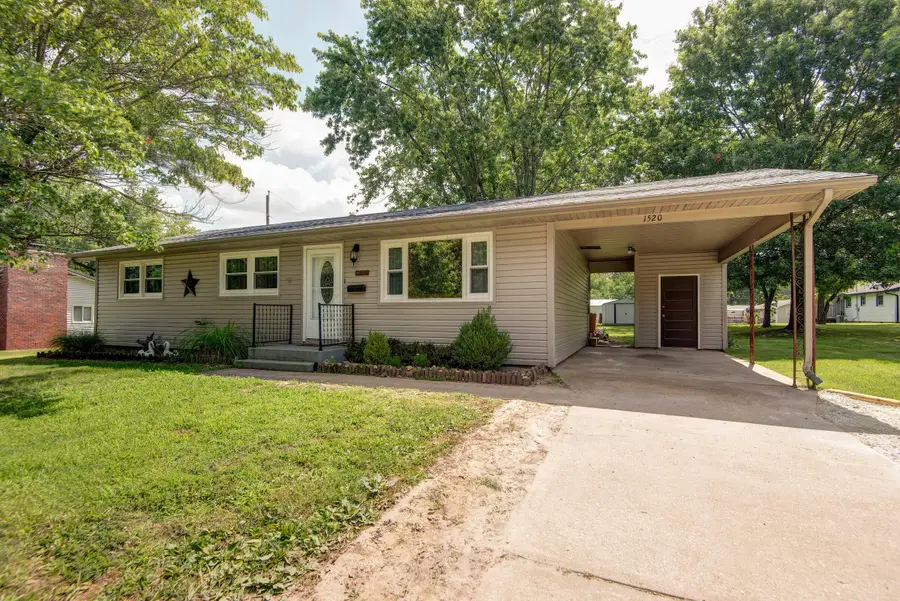 1520 S Carnation Drive, Aurora, MO 65605 - #2