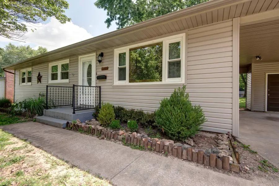 1520 S Carnation Drive, Aurora, MO 65605 - #3