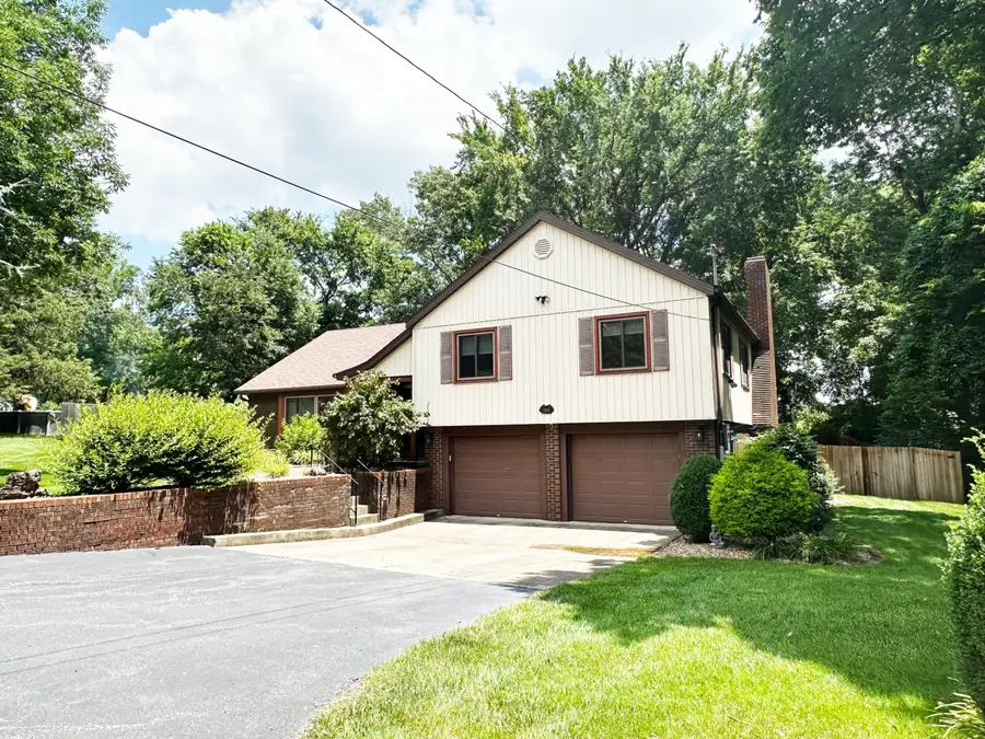 2550 E Sparkleberry Lane, Springfield, MO 65804 - #3
