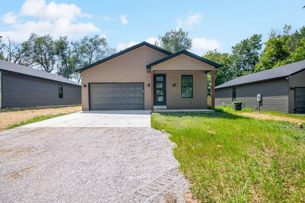317 S Oak Avenue, Sparta, MO 65753 - #1