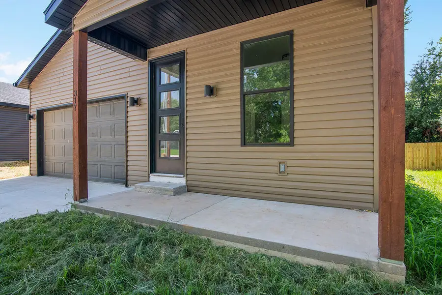 317 S Oak Avenue, Sparta, MO 65753 - #2