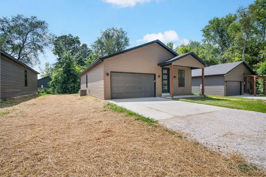 317 S Oak Avenue, Sparta, MO 65753 - #3