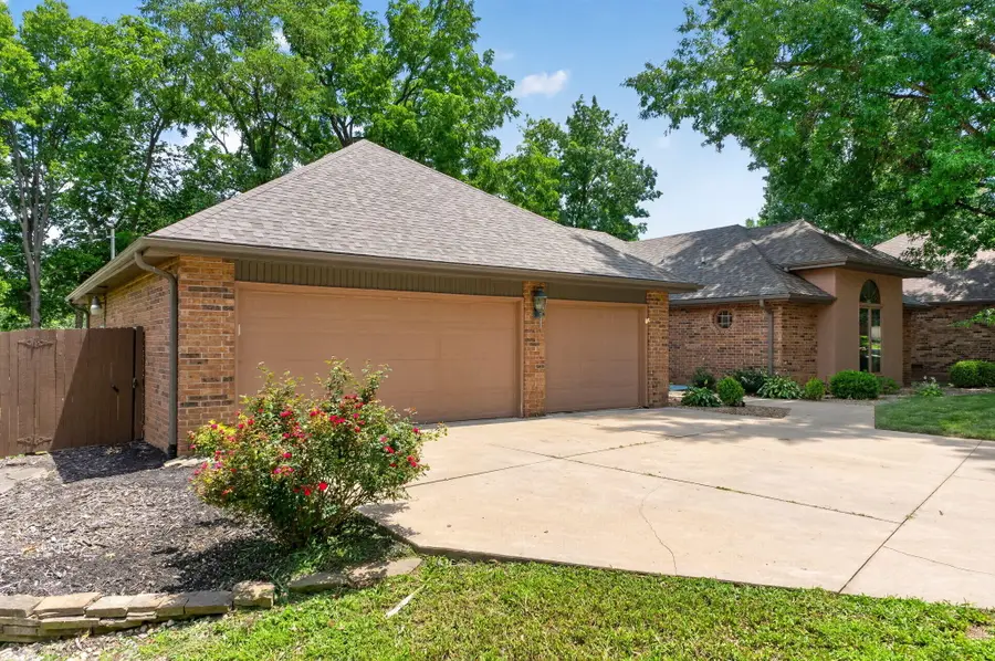3402 S Valley View Avenue, Springfield, MO 65804 - #3